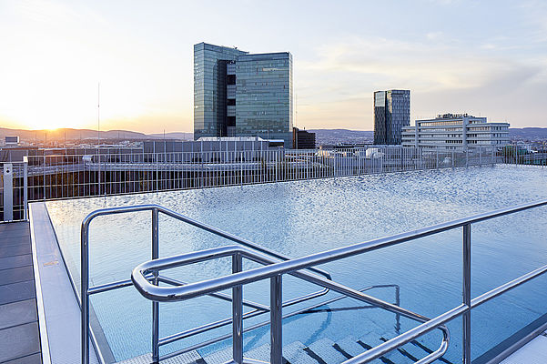 Biotope City Wienerberg_Dachschwimmbad